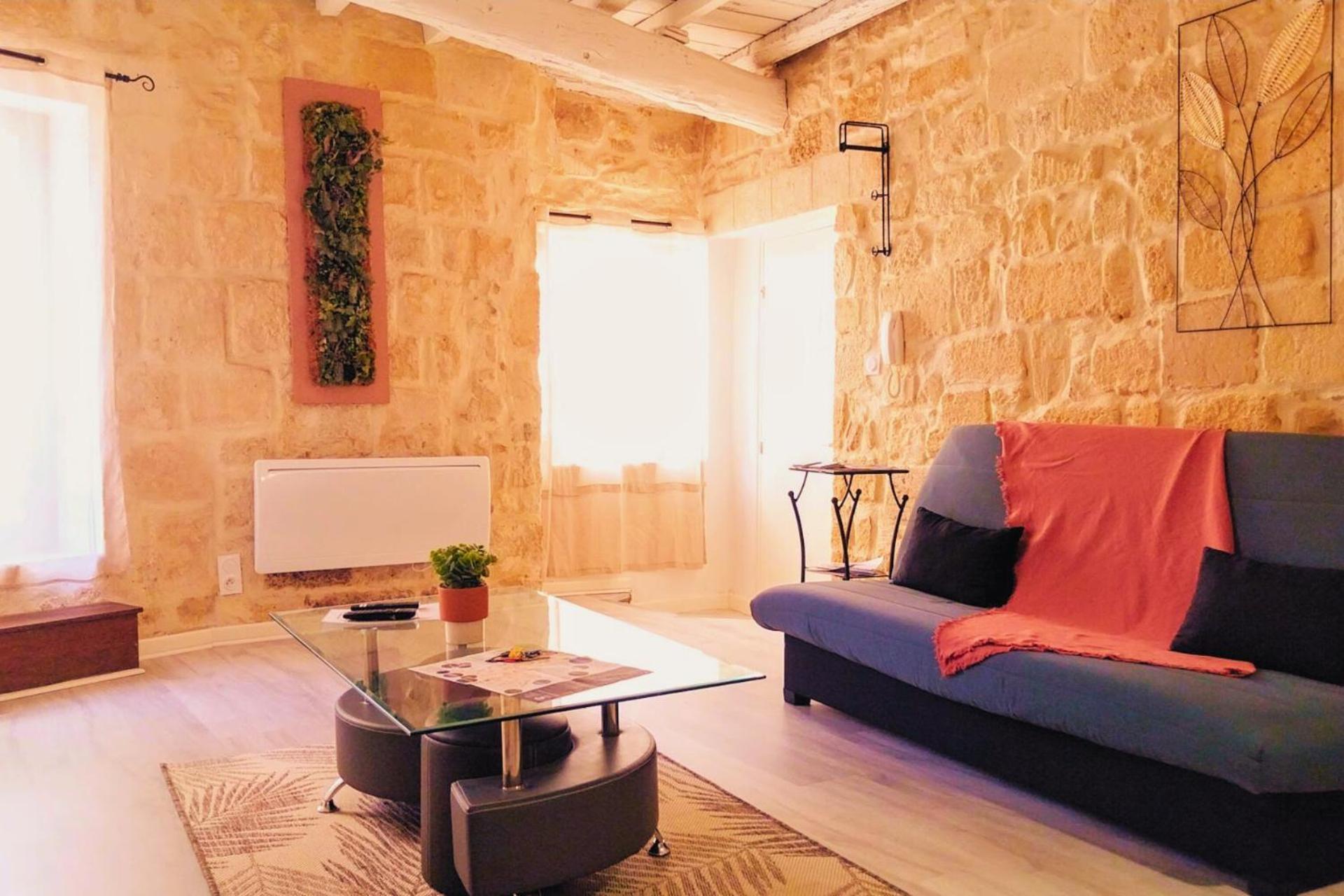Immeuble 3 Apparts Centre Historique St Gilles Maisoncarreeconciergerie Saint-Gilles  Exterior foto